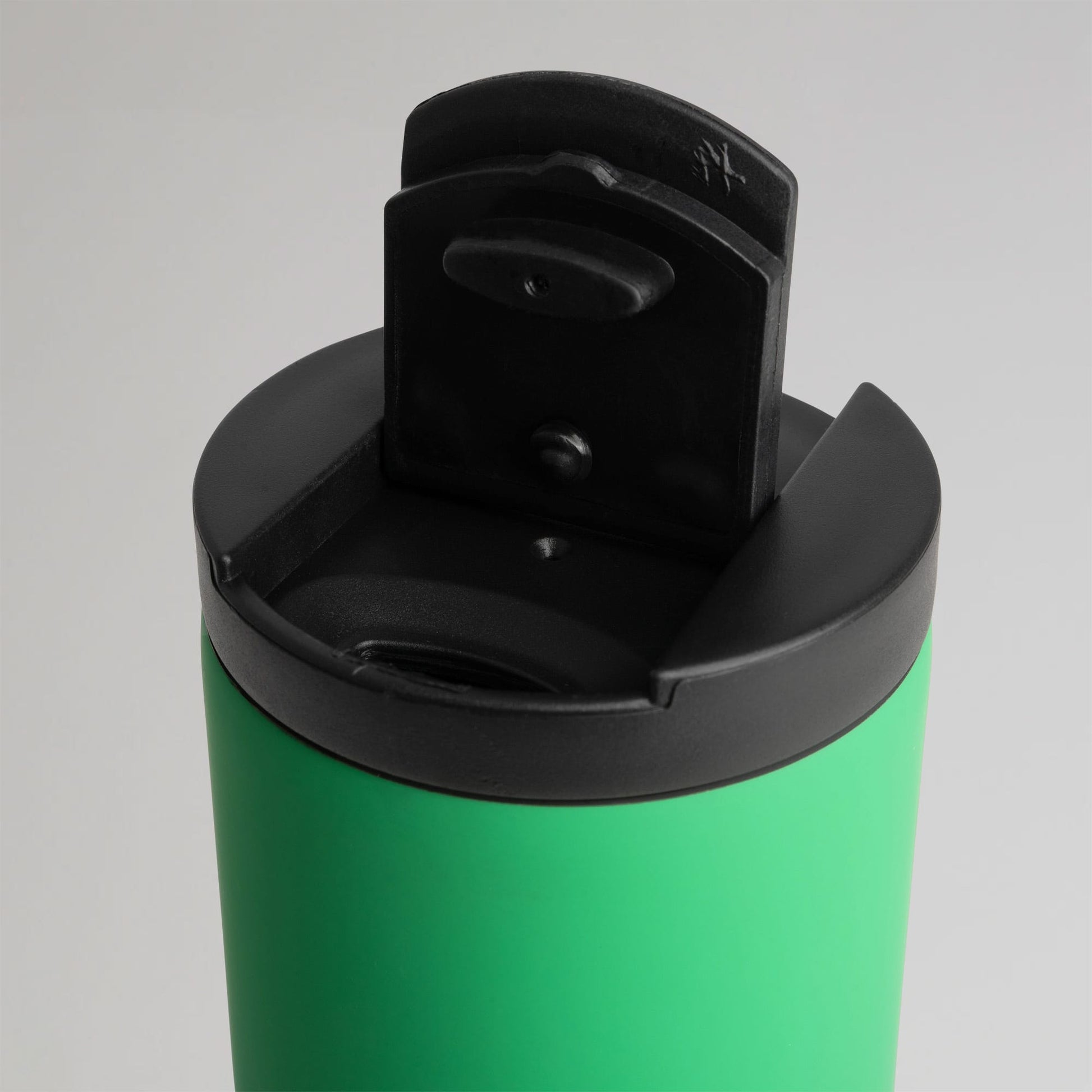 Celtic Crest Green Travel mug