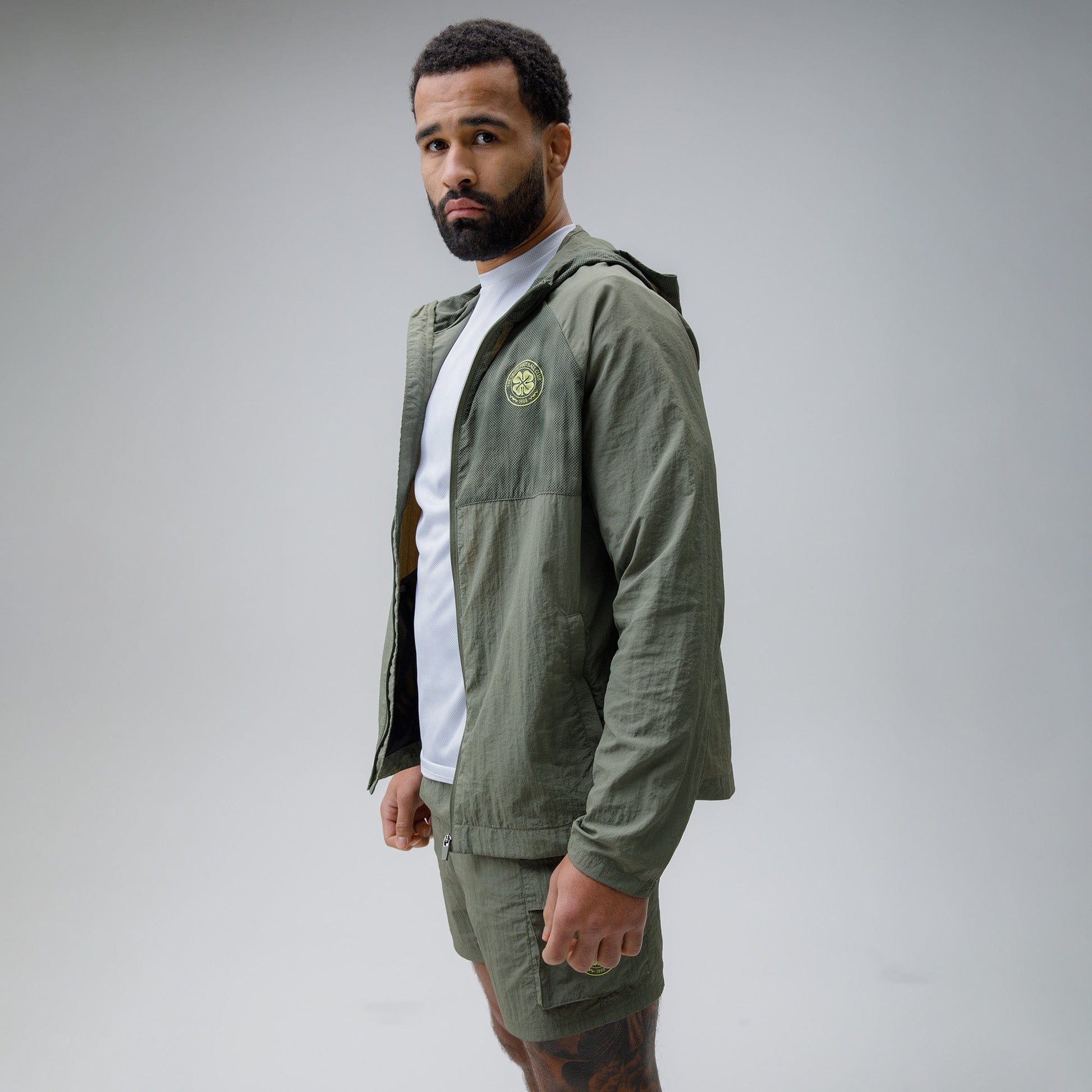 Celtic Crest Men's Woven Khaki Shorts