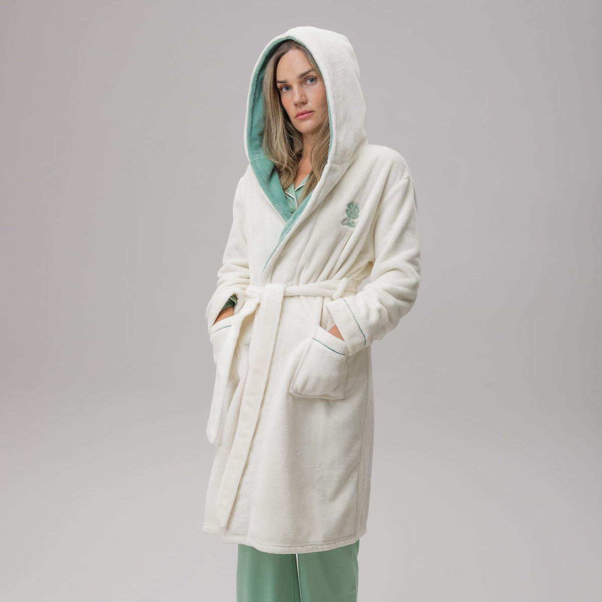 Celtic Women's Cream Robe